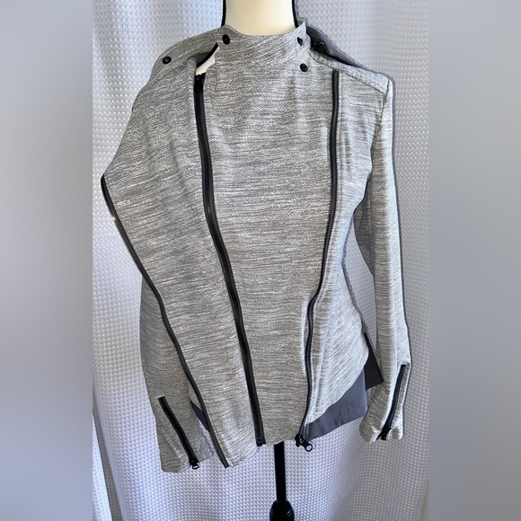 Women’s Lululemon Athletica gray hooded Bust A Move zipped Jacket Sz small - Picture 4 of 16